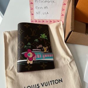 Louis Vuitton Christmas Animation 2021 Vivienne Hollywood Passport holder cover